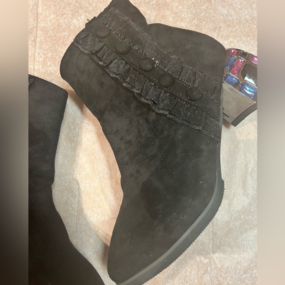 NWOT- Faux Suede Lace Ankle Boots (US 7) - Picture 4 of 11